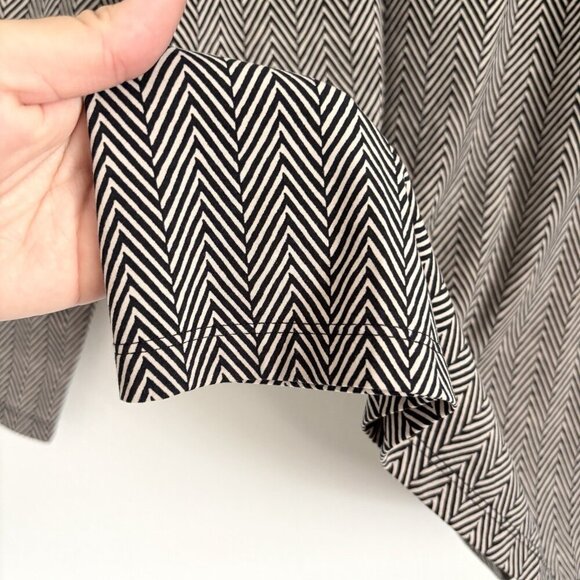 J McLaughlin Long Sleeve Black and Cream Chevron Turtleneck Top Women’s Large - Picture 4 of 7